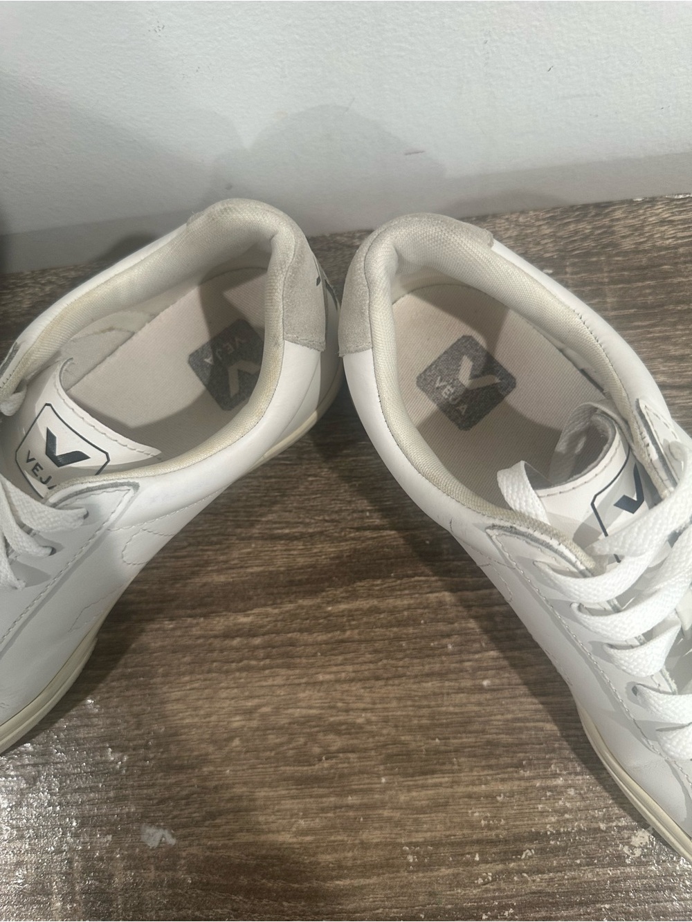 Veja White Low-Top Leather Sneakers - Picture 3 of 12
